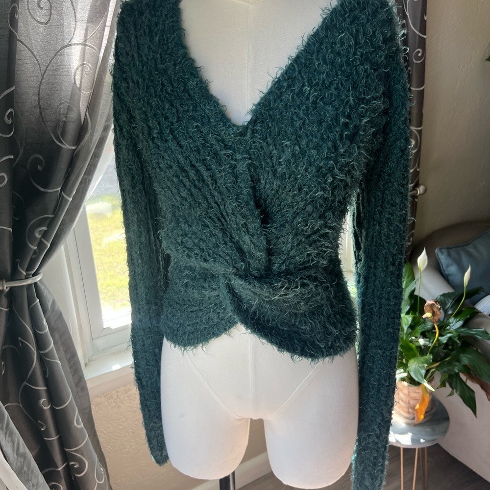 Soft twist  V-Neck Sweater